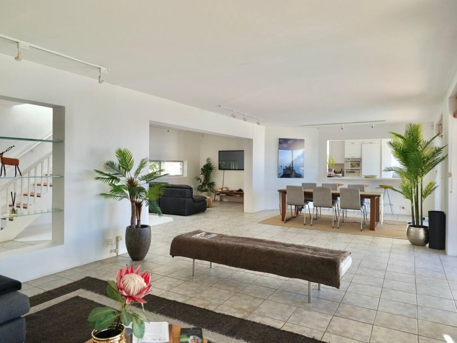 To Let 4 Bedroom Property for Rent in Bantry Bay Western Cape